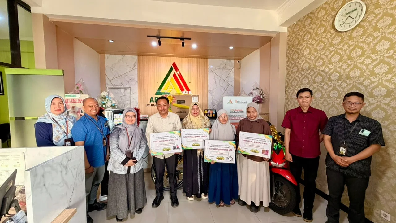 BPR Syariah Arta Leksana Serahkan Hadiah Tabungan Ukhuwah, Nasabah Bawa Pulang Honda Beat